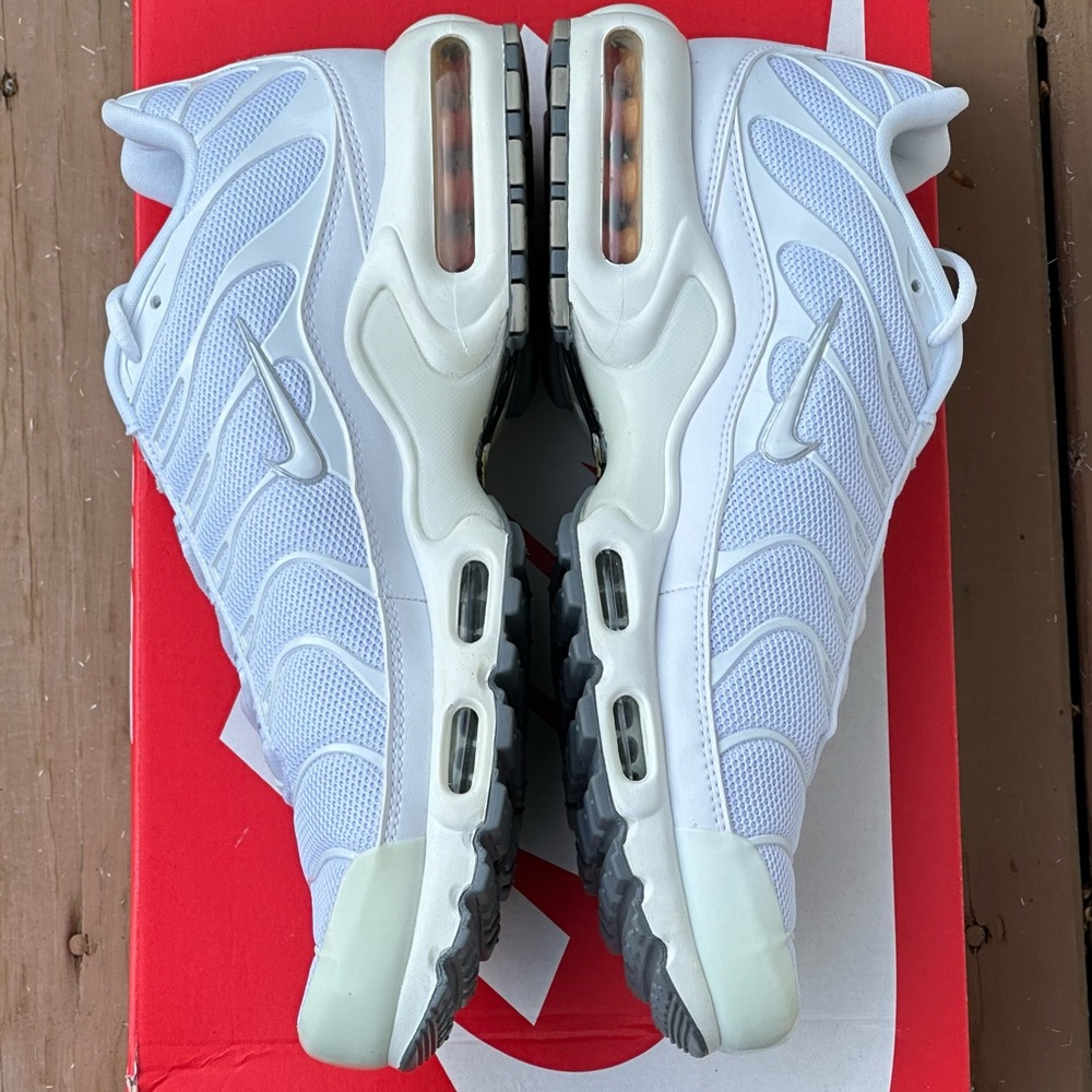 NEW Nike Air Max Plus Triple White Casual Sneaker - Size Mens 11 | Womens 12.5 - Picture 6 of 9
